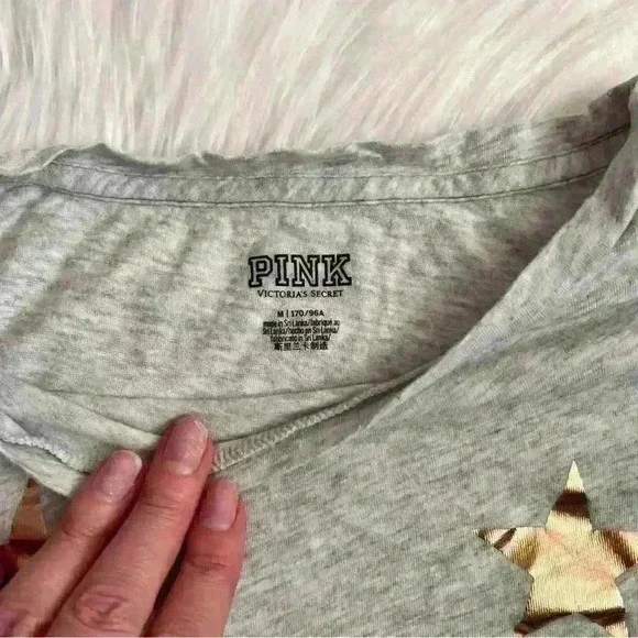 Victoria’s Secret PINK Christmas Feelin’ Merry Crop Top - Picture 4 of 5